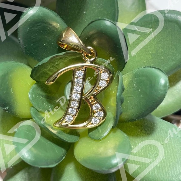B Initial Pendant (gold plated) - Picture 1 of 9